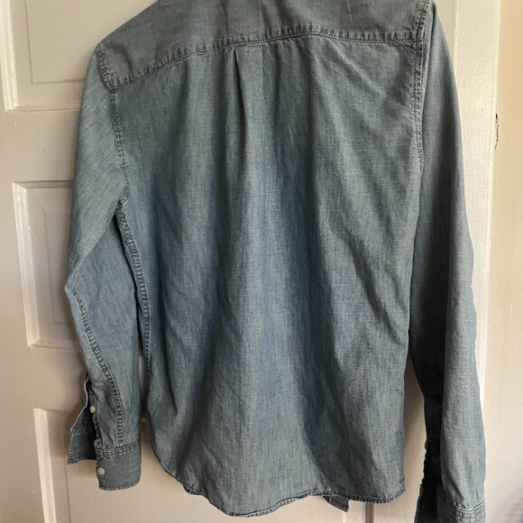 Chambray shirt in untucked fit - Gap - Picture 2 of 5